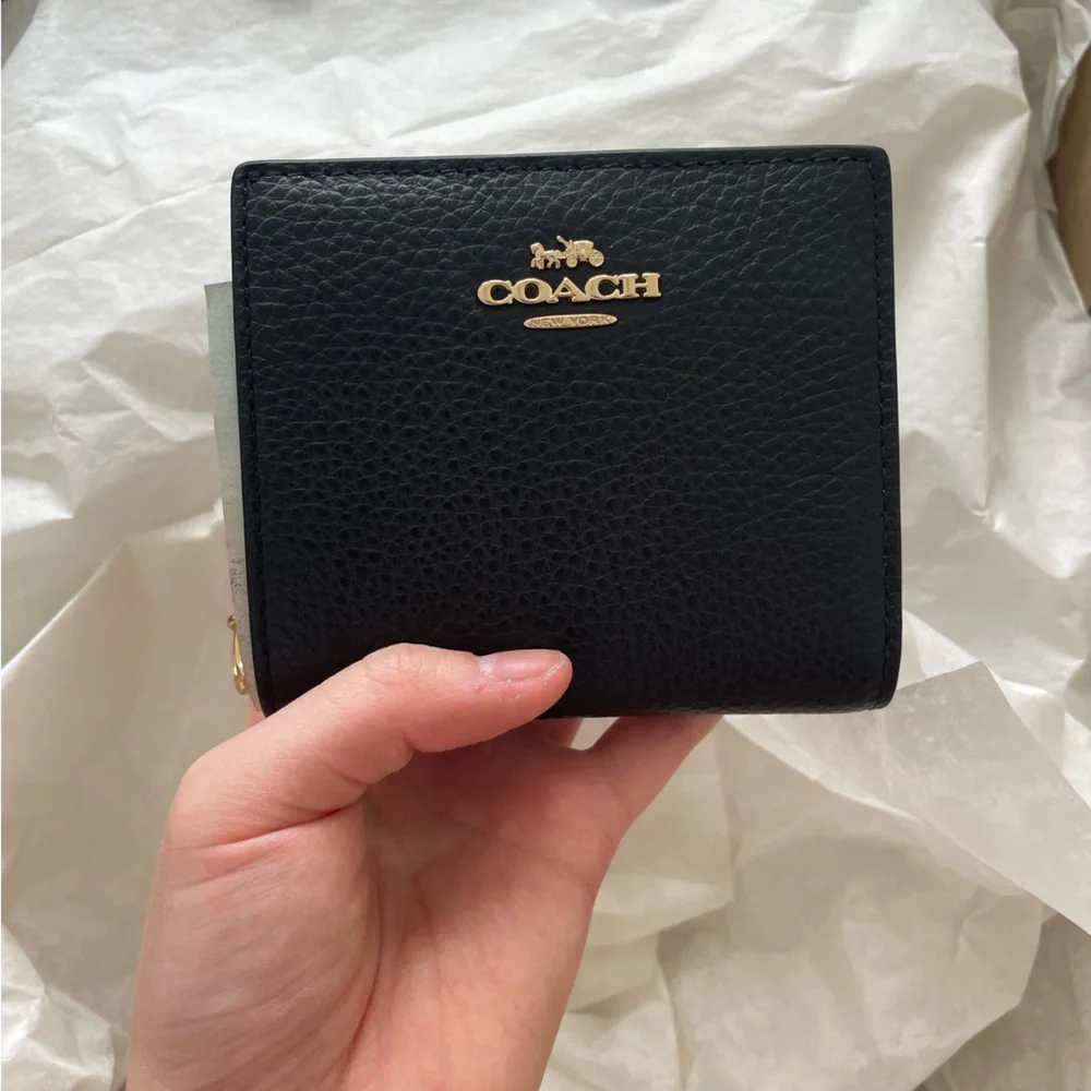 Coach Snap Wallet NWT Black Gold Leather Luxury Minimalist Chic Winter Spring - Picture 1 of 3